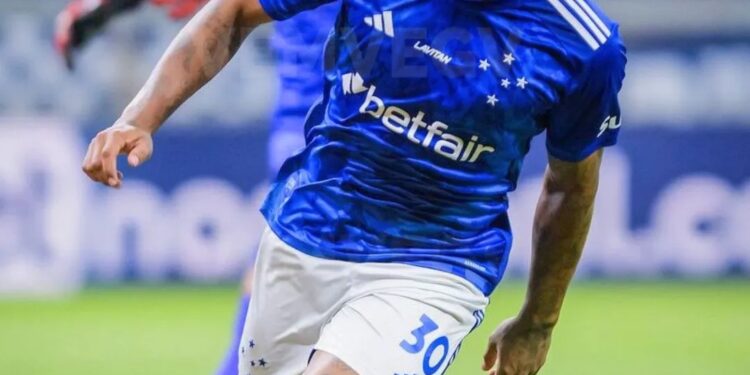 Cruzeiro vence Athletico-PR e se aproxima do G4 do Campeonato Brasileiro