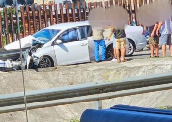 Carro bate em guardrail no Grã Duquesa, em Governador Valadares