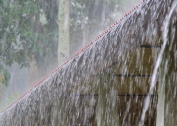 INMET emite alerta de chuvas intensas para Valadares e mais 123 cidades do Leste de Minas