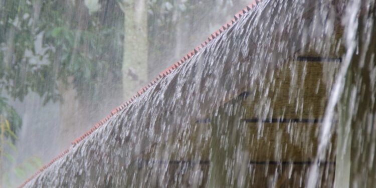 INMET emite alerta de chuvas intensas para Valadares e mais 123 cidades do Leste de Minas