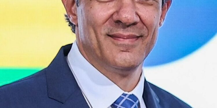 Fernando Haddad anuncia bloqueio de R$ 11,2 bilhões no orçamento e contingenciamento de R$ 3,8 bilhões.