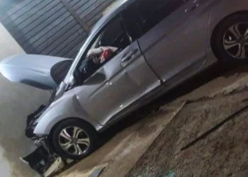 Motorista de aplicativo é rendido e colocado no porta-malas, em Valadares.