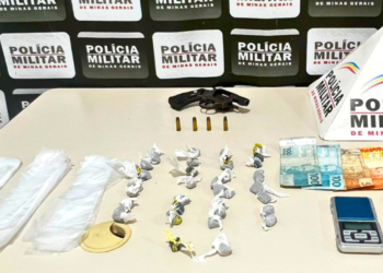 Homem é preso com revólver e dezenas de porções de maconha durante operação em Tumiritinga