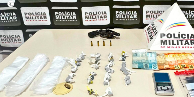 Homem é preso com revólver e dezenas de porções de maconha durante operação em Tumiritinga