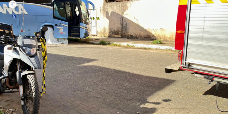 Motociclista morre após colidir com ônibus em Governador Valadares