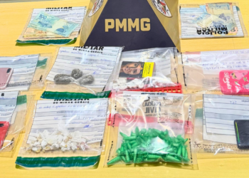 PM apreende cocaína, crack, maconha e prende cinco pessoas em Santa Rita do Itueto MG