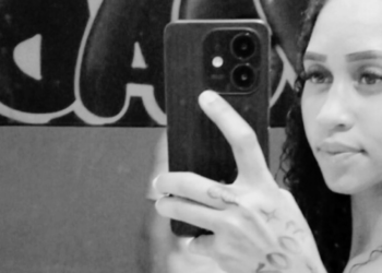 Jovem é morta a tiros dentro de carro de aplicativo em Valadares