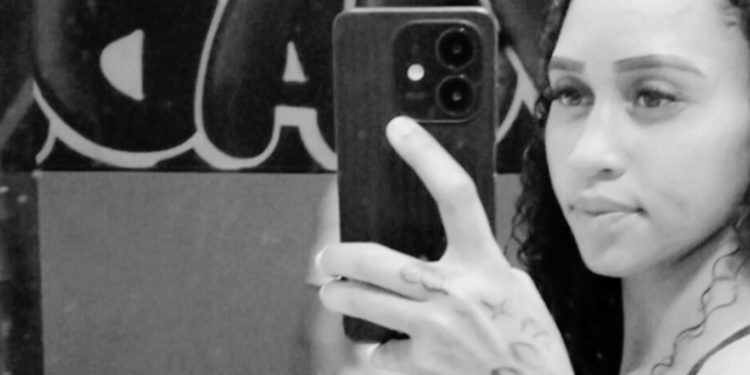 Jovem é morta a tiros dentro de carro de aplicativo em Valadares