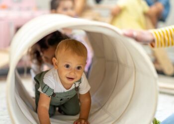 Creches não dão conta: 826 mil crianças esperam por vaga