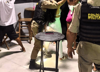 Bar interditado e dona é presa no Jardim Pérola, em Valadares