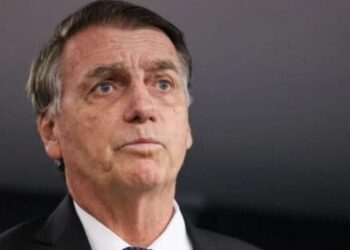 Bolsonaro apresenta piora da função renal, aponta boletim médico