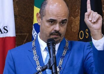 Críticas marcam atuação de Simões