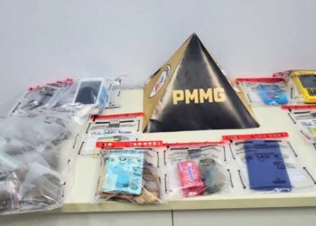 PM encontra drogas em carrinho de bebê e prende casal em Valadares
