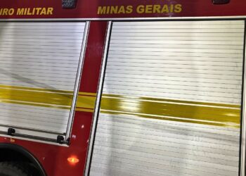 Incêndio mobiliza bombeiros no Jardim Pérola em Valadares
