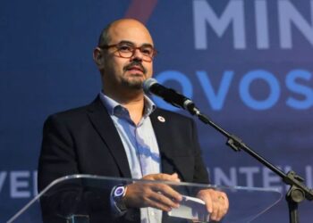Mateus Simões leva sede do governo para Valadares