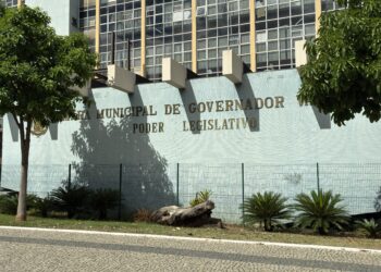 Câmara de Valadares acata decisão de Flávio Dino sobre recondução de Sandro