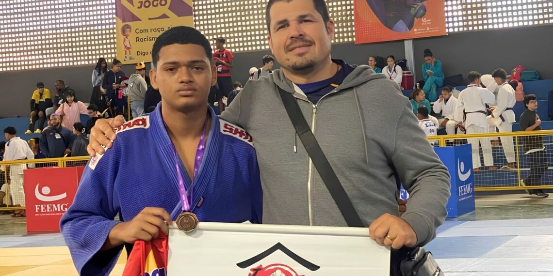 Samuel Pereira, aluno da Escola Estadual Alexandre Peixoto, garantiu o terceiro lugar na categoria médio do módulo II da etapa estadual 1 do JEMG