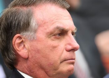 Moraes proíbe articulação política de Bolsonaro até as eleições