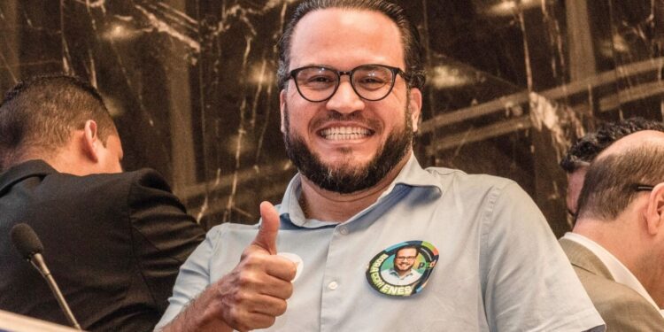 Enes Candido se intitula líder em envio de recursos e anuncia nova candidatura.