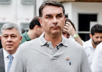 Flávio Bolsonaro troca de partido no sistema do TSE