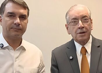 Cunha, alvo de condenação, recebe apoio de Flávio Bolsonaro
