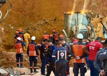 Quatro pessoas morrem soterradas durante obra no Espírito Santo