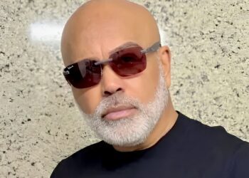 Helicóptero com cantor Rick desaparece em SC