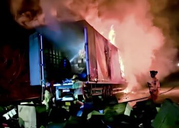 Motorista morre carbonizado após caminhões baterem na BR-116