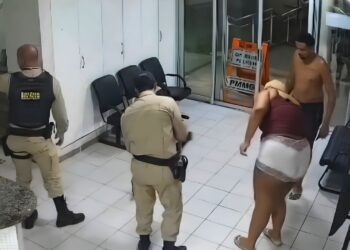 Policiais salvam bebê de 1 mês após engasgo