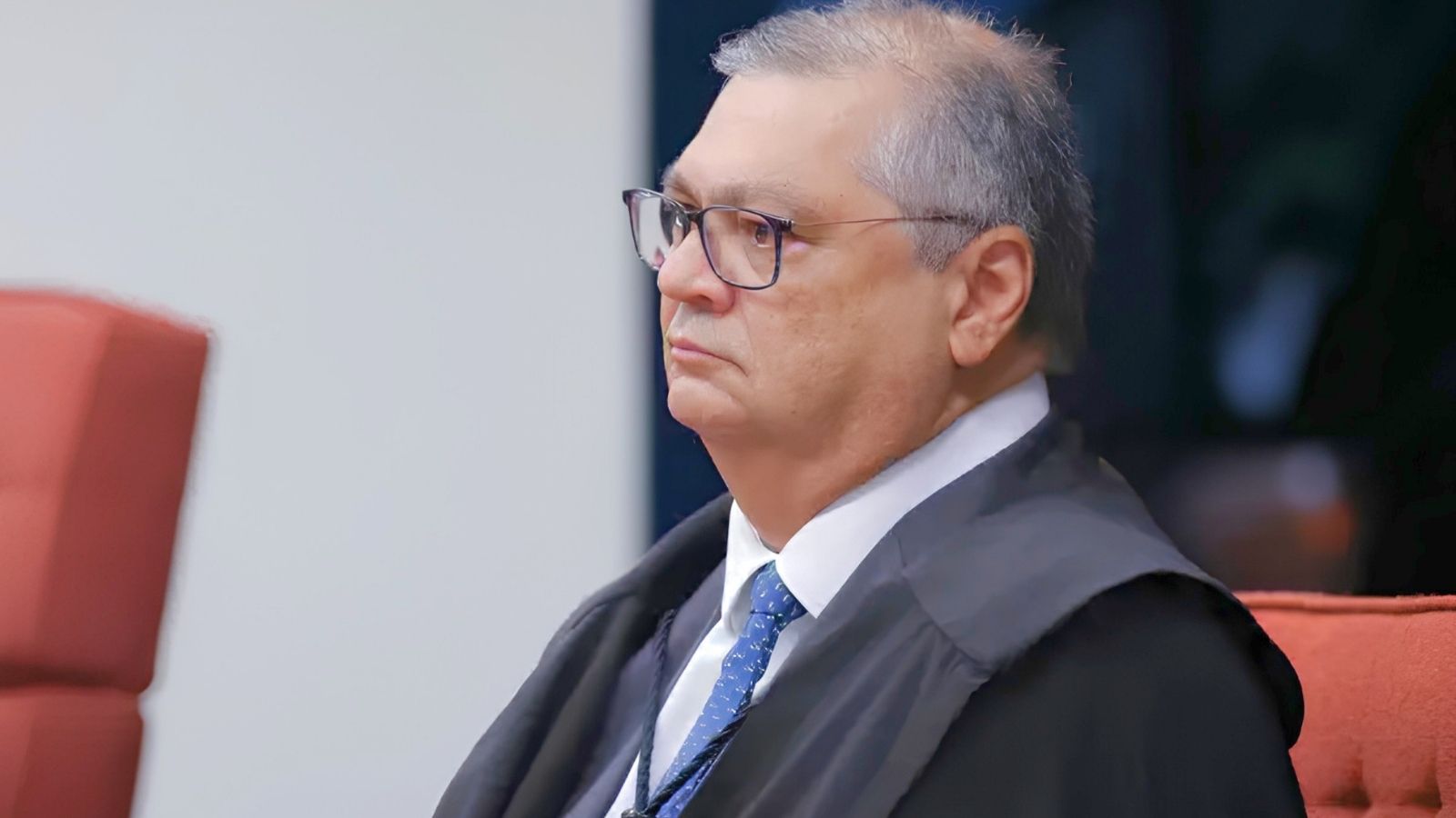 O ministro Flávio Dino, do Supremo Tribunal Federal ( STF ), derrubou nesta quinta-feira ( 10 ) o sigilo do inquérito que investiga um suposto desvio de emendas parlamentares para empresas ligadas ao filme Dark Horse