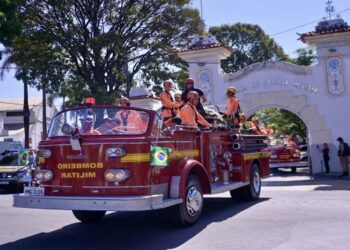 Comoção marca cortejo de militares mortos em queda de aeronave