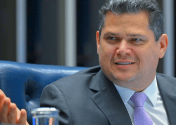 Alcolumbre marca votação de PEC que acaba com escala 6×1