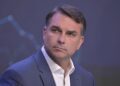 O governo brasileiro acionou autoridades argentinas para verificar um possível risco de fuga do senador Flávio Bolsonaro ( PL-RJ ).