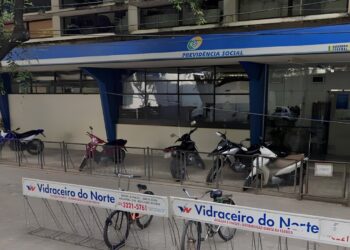 O segurado deve agendar o atendimento pelo aplicativo ou site Meu INSS ou pela Central 135