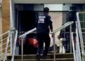Igreja se manifesta após mulher entrar armada e disparar tiros em Valadares