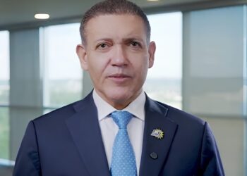 O Tribunal Superior Eleitoral ( TSE ) classificou como falsa, nesta segunda-feira ( 26 ), a acusação de Flávio Bolsonaro ( PL ) de que fiscais de seu partido foram expulsos da sala-cofre durante a apuração das eleições presidenciais.