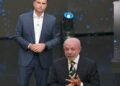 Lula autorizou a divulgação de seus sigilos bancário, fiscal e telefônico dos últimos oito anos e desafiou Flávio Bolsonaro a fazer o mesmo, incluindo familiares e empresas ligadas aos dois.
