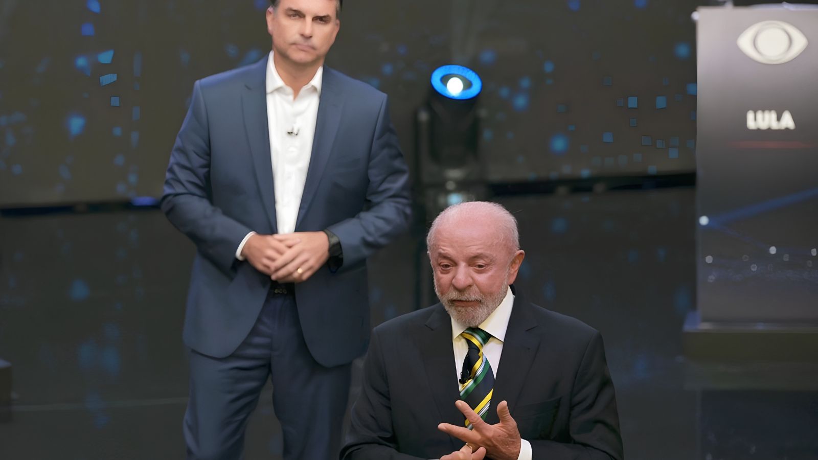 Lula autorizou a divulgação de seus sigilos bancário, fiscal e telefônico dos últimos oito anos e desafiou Flávio Bolsonaro a fazer o mesmo, incluindo familiares e empresas ligadas aos dois.