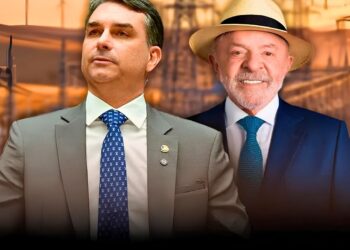 O senador e candidato à Presidência Flávio Bolsonaro ( PL ) aparece com 53% dos votos válidos no segundo turno das eleições, contra 47% do presidente Luiz Inácio Lula da Silva ( PT ). Os dados são da nova pesquisa PoderData/Aya, divulgada nesta quinta-feira ( 8 ).