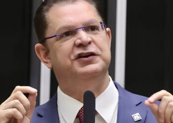 PL promete mudar fim da escala 6×1 se Flávio Bolsonaro for eleito