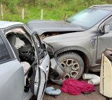 Acidente na BR-116, perto de Topázio, em Teófilo Otoni, deixa um motorista morto e duas passageiras gravemente feridas.