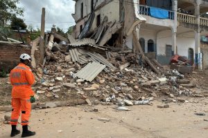 Edificação desaba no Pérola e mobiliza equipes de resgate em Valadares