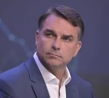 O governo brasileiro acionou autoridades argentinas para verificar um possível risco de fuga do senador Flávio Bolsonaro ( PL-RJ ).